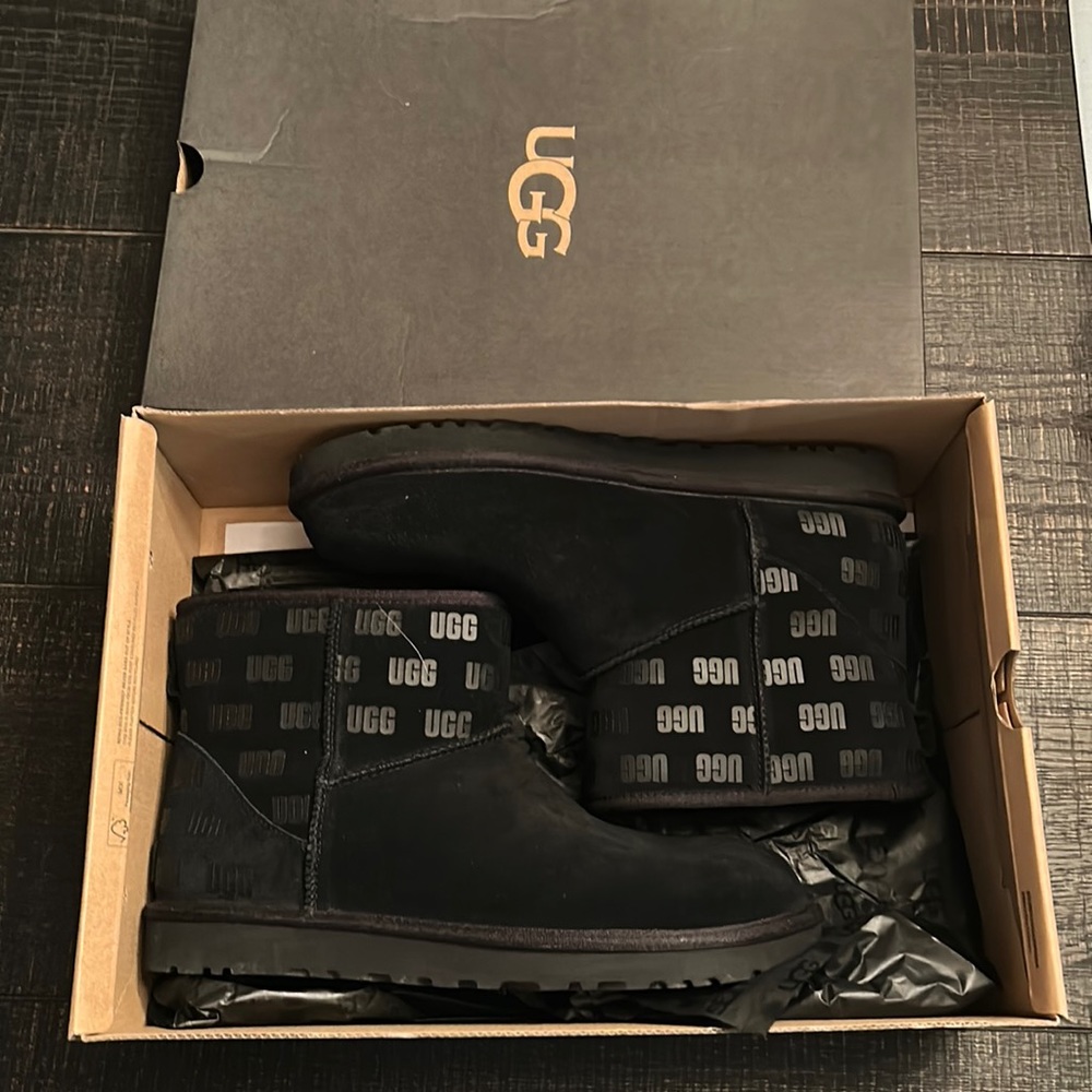 Men’s Classic Mini II UGG Print Sz 11 Black